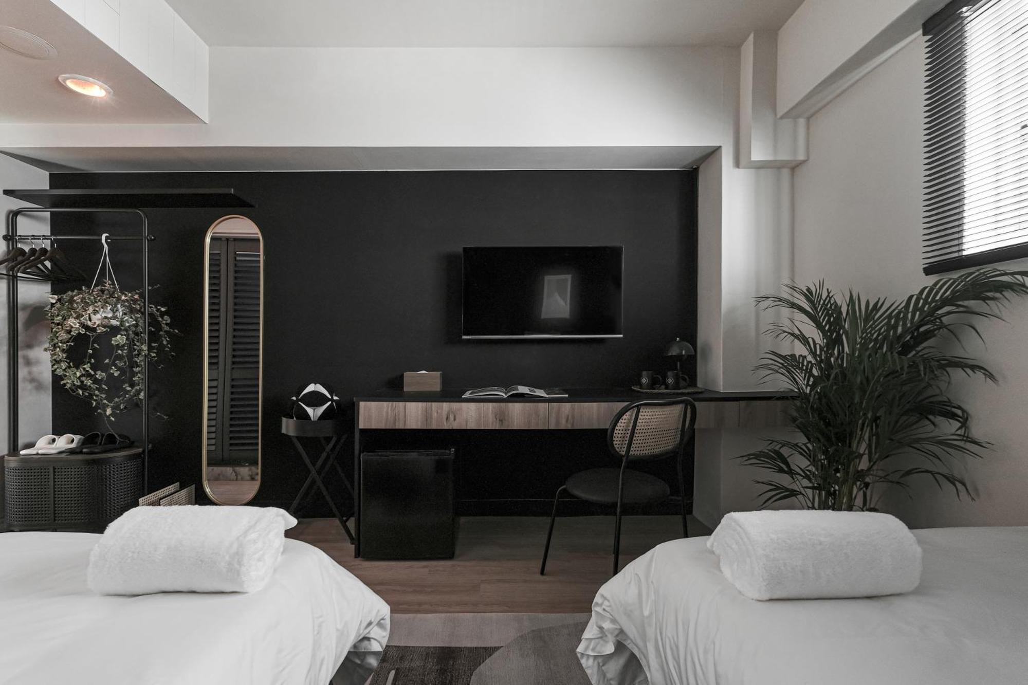 We2 Design Hotel Тайчжун Экстерьер фото