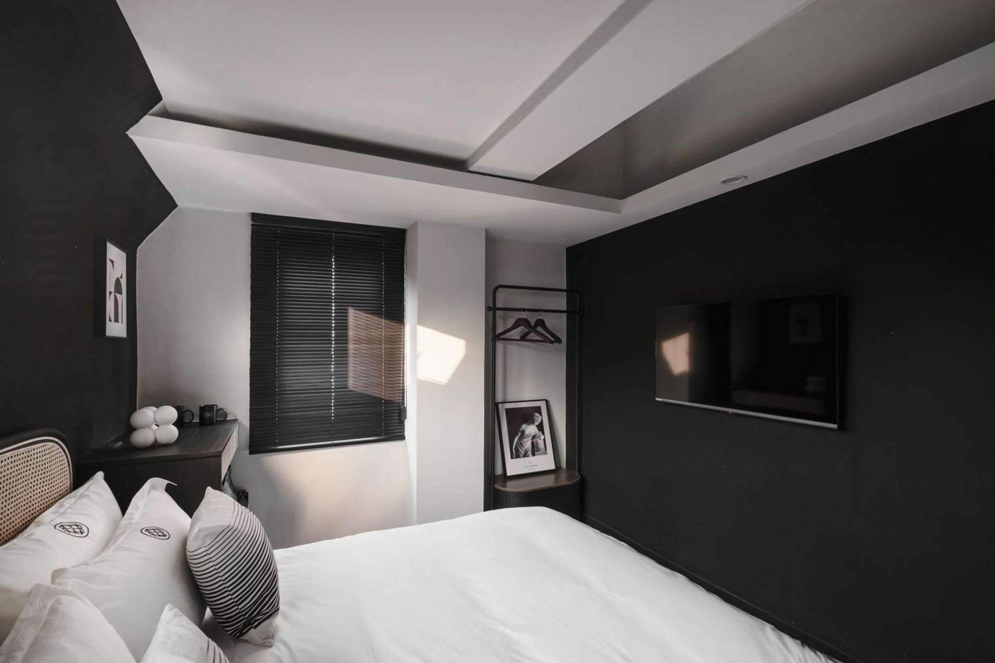 We2 Design Hotel Тайчжун Экстерьер фото